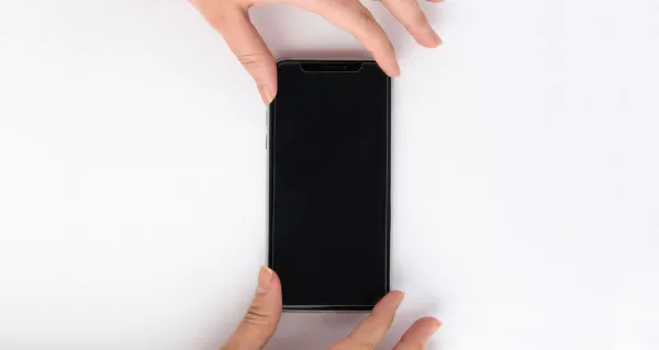 Películas de vidro: o guia completo para protegeres o ecrã do teu smartphone